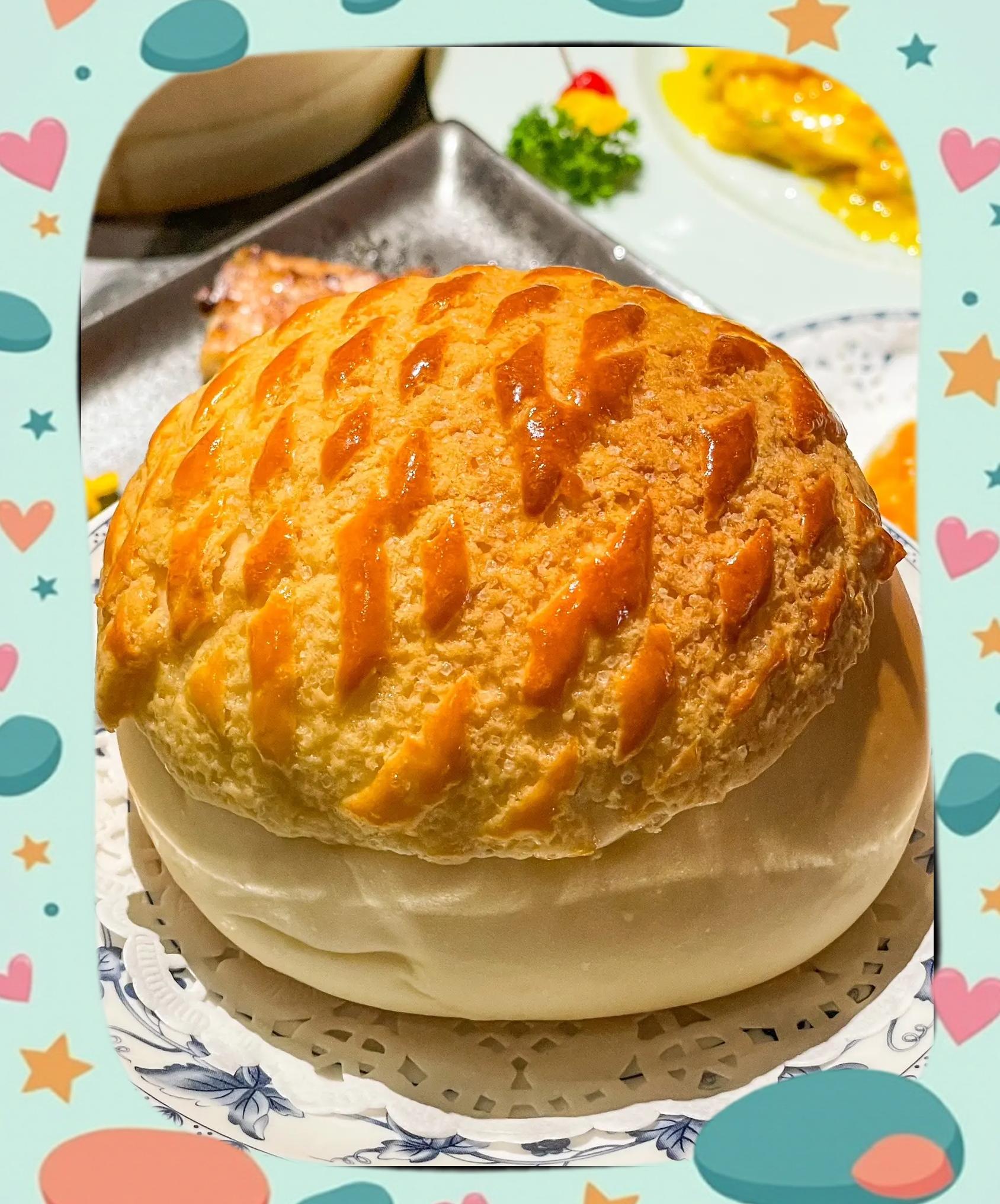 food pineapple bun